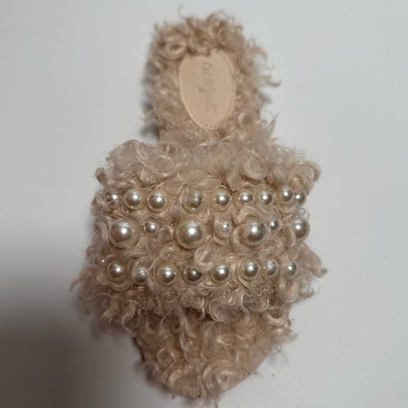 CAT & JACK | Curly Faux Fur with Pearls Kids Slide Slippers (1) - Picture 5 of 5